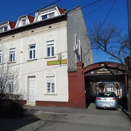 Garden Szivarvany Utcai Vendeghaz Szeged Luaran gambar
