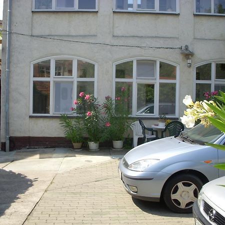 Garden Szivarvany Utcai Vendeghaz Szeged Bilik gambar