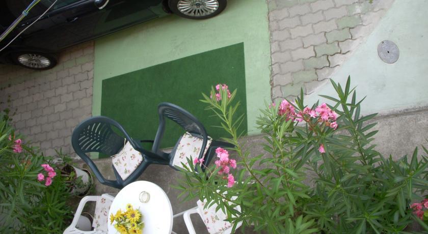 Garden Szivarvany Utcai Vendeghaz Szeged Bilik gambar