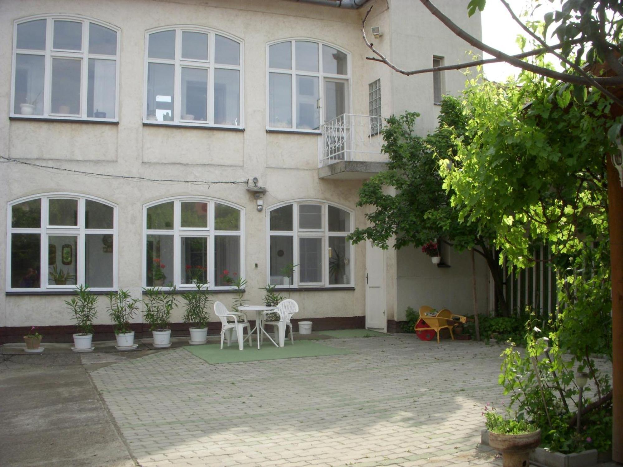 Garden Szivarvany Utcai Vendeghaz Szeged Luaran gambar
