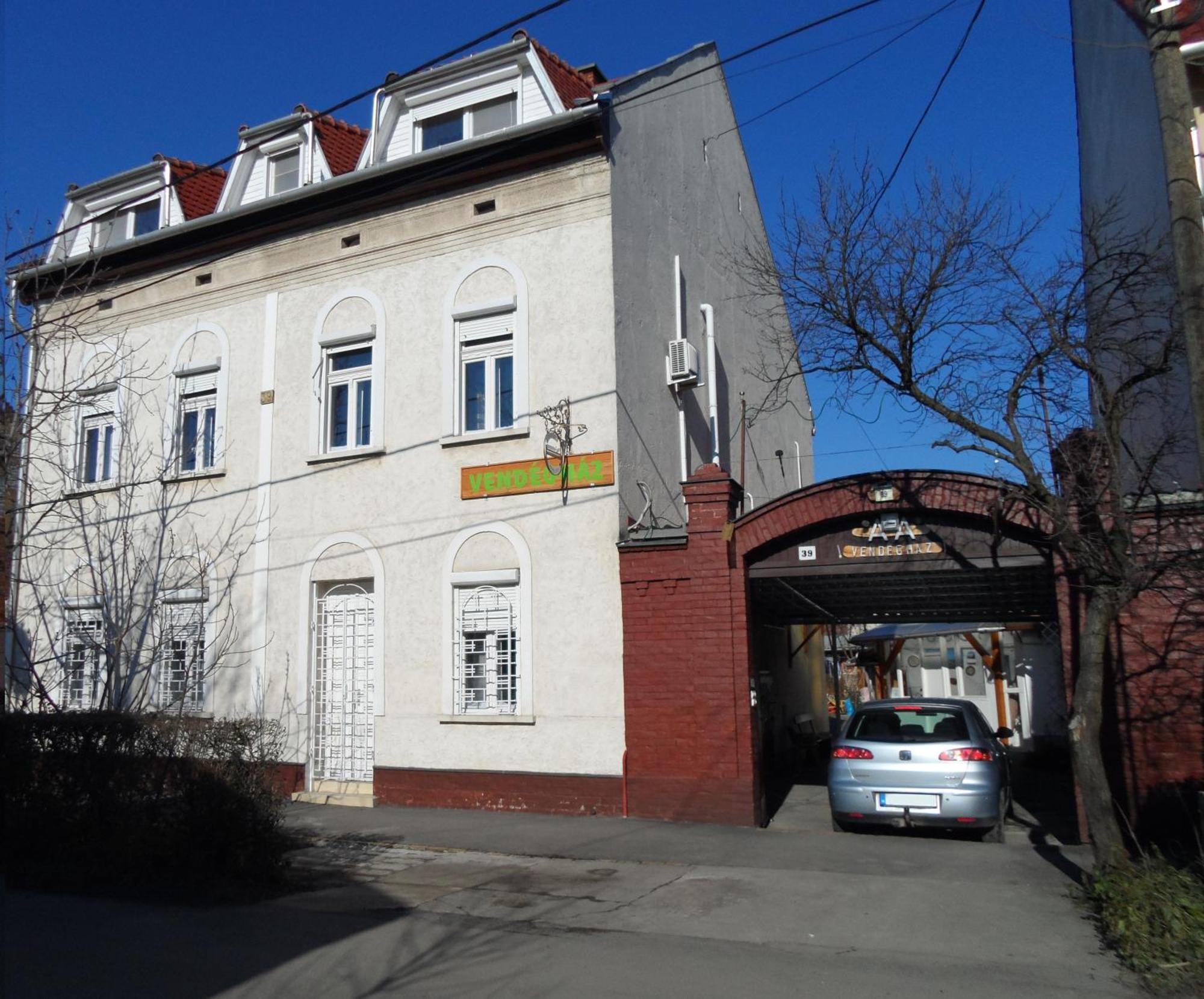Garden Szivarvany Utcai Vendeghaz Szeged Luaran gambar